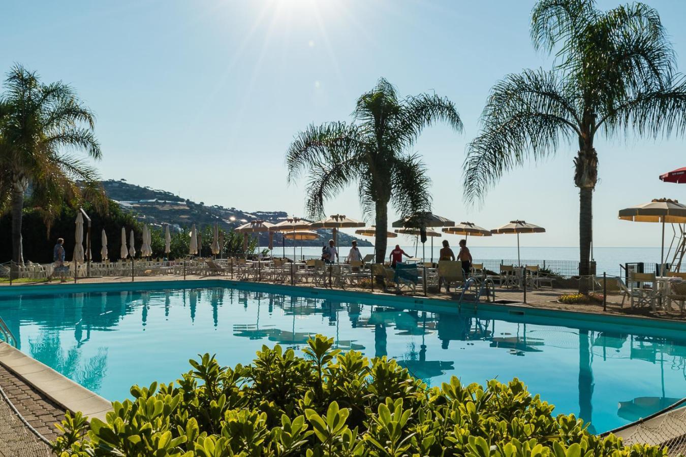 Elegante Appartamento Con Piscina - Wi-Fi & Box Privato サンレモ エクステリア 写真