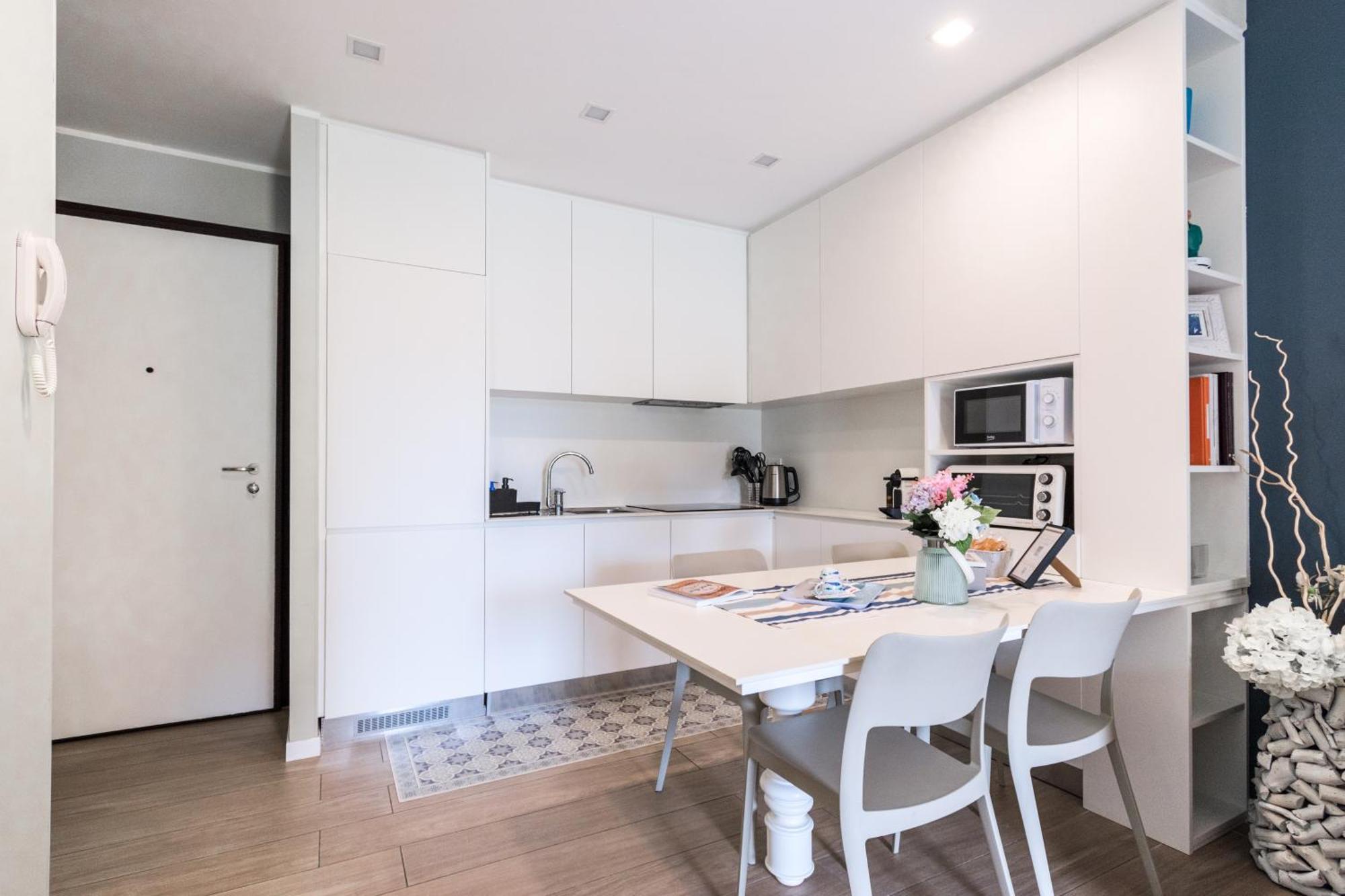 Elegante Appartamento Con Piscina - Wi-Fi & Box Privato サンレモ エクステリア 写真