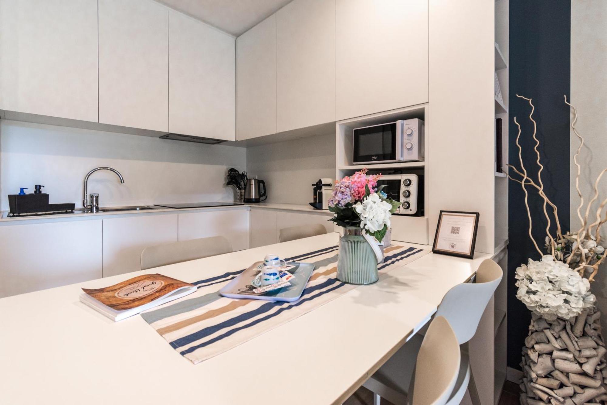 Elegante Appartamento Con Piscina - Wi-Fi & Box Privato サンレモ エクステリア 写真
